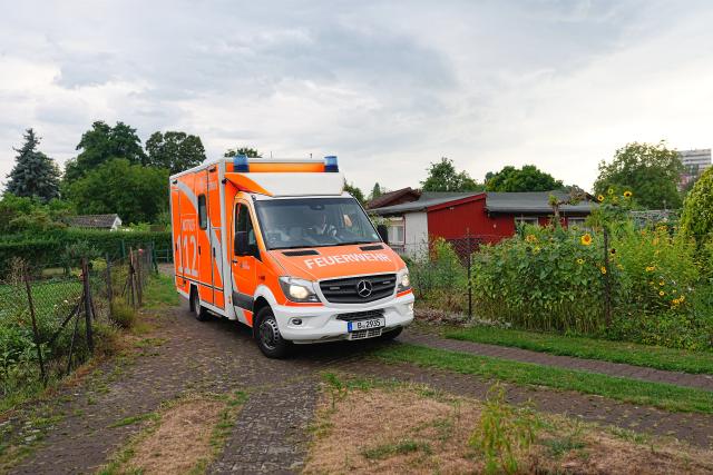 26 July 2026, Berlin: A fire department emergency vehicle is driving through an allotment garden community in Berlin-Spandau. According to information from security sources, one person was killed during a police operation in Spandau following the terrorist attack on the sidelines of Christopher Street Day (CSD). Photo: Michael Kappeler/dpa