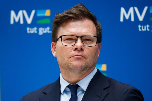 FILED - 07 July 2026, Berlin: German Minister for the Environment, Climate Action, Nature Conservation, and Nuclear Safety Carsten Schneider speaks during a press conference following the off-site meeting of the Mecklenburg-Western Pomerania state government at the Mecklenburg-Western Pomerania State Representation Office. Photo: Carsten Koall/dpa