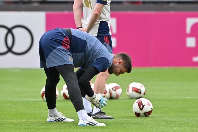 27 July 2026, Bavaria, Tegernsee: Bayern Munich goalkeeper Sven Ulreich participates in a training at Lake Tegernsee, as part of the German Bundesliga pre session training camp. Photo: Peter Kneffel/dpa
