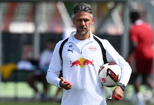 27 July 2026, Saxony, Leipzig: Leipzig Head Coach Martin Demichelis leads a training session. Photo: Hendrik Schmidt/dpa