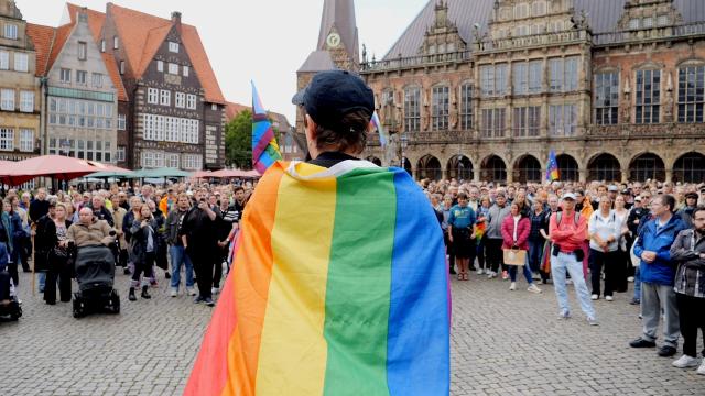 27 July 2026, Mecklenburg-Western Pomerania, Bremen: People gather for a vigil in the market square to take a stand against hate and violence, following the terrorist attack on the sidelines of Christopher Street Day (CSD) in Berlin. Photo: Jörn Hüneke/XOYO Film/dpa