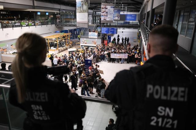 27 July 2026, Saxony, Schkeuditz: Participants in a left-wing demonstration gather inside a terminal at the Leipzig-Halle Airport. The activists organized the rally to protest an alleged deportation flight to Afghanistan. Photo: Sebastian Willnow/dpa