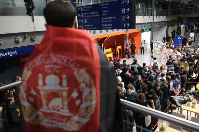 27 July 2026, Saxony, Schkeuditz: Participants in a left-wing demonstration gather inside a terminal at the Leipzig-Halle Airport. The activists organized the rally to protest an alleged deportation flight to Afghanistan. Photo: Sebastian Willnow/dpa