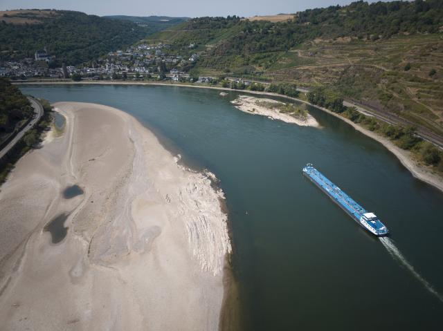 30 July 2026, Rhineland-Palatinate, Oberwesel: A tanker passes a sandbar near Oberwesel as low water levels are hindering navigation on the Rhine. Photo: Thomas Frey/dpa