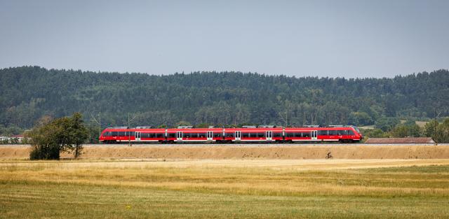 31 July 2026, Bavaria, Pölling: An S-Bahn train is traveling along the Poellinger Damm on the renovated Nuremberg-Regensburg rail line. To mark the start of the Bavarian summer vacation, trains are running again on the route between Nuremberg and Regensburg for the first time since February. Photo: Daniel Karmann/dpa