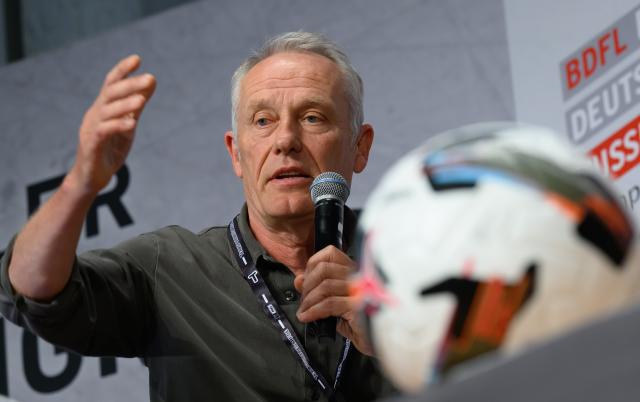 FILED - 30 July 2025, Saxony, Leipzig: FILE PHOTO - Freiburg head coach Christian Streich speaks during a panel discussion at the International Coaches' Congress. Photo: Hendrik Schmidt/dpa