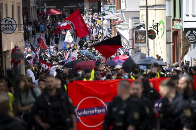01 August 2026, Mecklenburg-Western Pomerania, Schwerin: Protesters march through downtown Schwerin as part of a counter-demonstration. The AfD's youth organization, Generation Deutschland, has registered a demonstration in Schwerin for "German Youth Day" with 500 participants. Counter-demonstrations with hundreds of participants are expected in the city. Photo: Philip Dulian/dpa