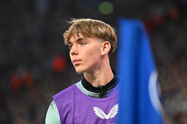 FILED - 01 August 2025, North Rhine-Westphalia, Gelsenkirchen: FILE PHOTO - Berlin's Kennet Eichhorn warmS up prior to the start of the German 2nd Bundesliga soccer match between FC Schalke 04 and Hertha BSC at Veltins Arena. Photo: Bernd Thissen/dpa