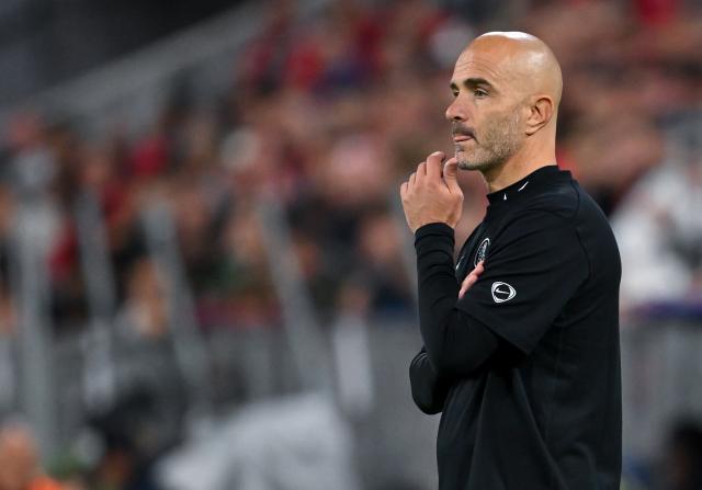 FILED - 17 September 2025, Bavaria, Munich: FILE PHOTO - Chelsea manager Enzo Maresca stands on the touchline during the UEFA Champions League soccer match between Bayern Munich and Chelsea FC at the Allianz Arena. Photo: Sven Hoppe/dpa