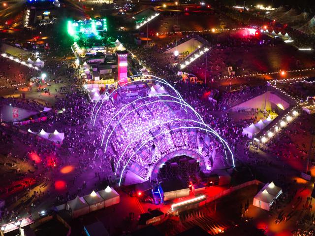 02 August 2026, Rhineland-Palatinate, Kastellaun: Ravers dance in front of an open-air dance floor at the 'Nature One' techno festival. The former Pydna missile base is the venue for one of Germany's largest electronic music festivals. Photo: Thomas Frey/dpa