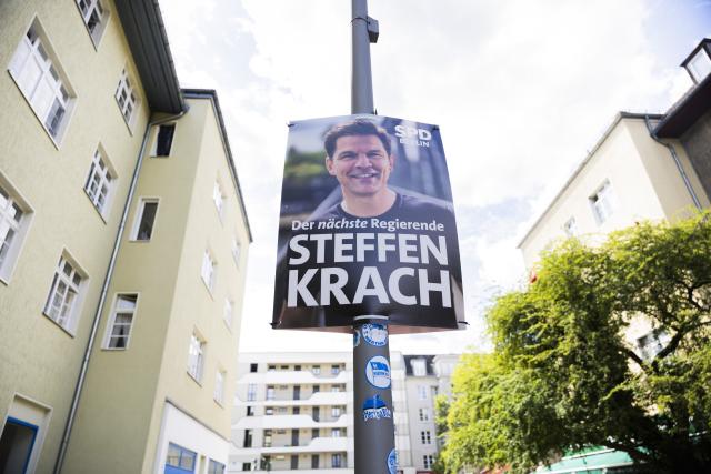 02 August 2026, Berlin: An election poster for SPD lead candidate Steffen Krach is displayed in Steglitz to mark the start of the campaign for the Berlin House of Representatives election on September 20, 2026. Photo: Christoph Soeder/dpa