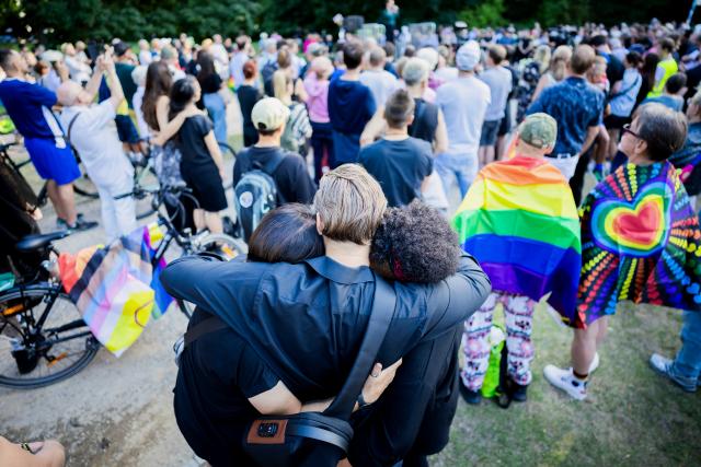 02 August 2026, Berlin: People attend a vigil for the victims of the attack at the CSD in Tiergarten. A man drove a vehicle into a crowd of people on the sidelines of Christopher Street Day. Photo: Christoph Soeder/dpa