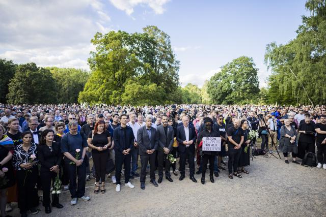 02 August 2026, Berlin: Kai Wegner, Governing Mayor of Berlin, joins people on a vigil for the victims of the attack at the CSD in Tiergarten. A man drove a vehicle into a crowd of people on the sidelines of Christopher Street Day. Photo: Christoph Soeder/dpa