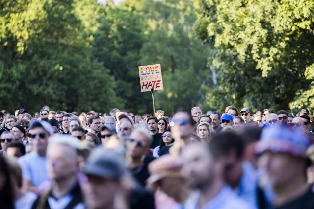 02 August 2026, Berlin: "Love instead of hate" is written on a sign at a vigil for the victims of the attack at the CSD in Tiergarten. A man drove a vehicle into a crowd of people on the sidelines of Christopher Street Day. Photo: Christoph Soeder/dpa
