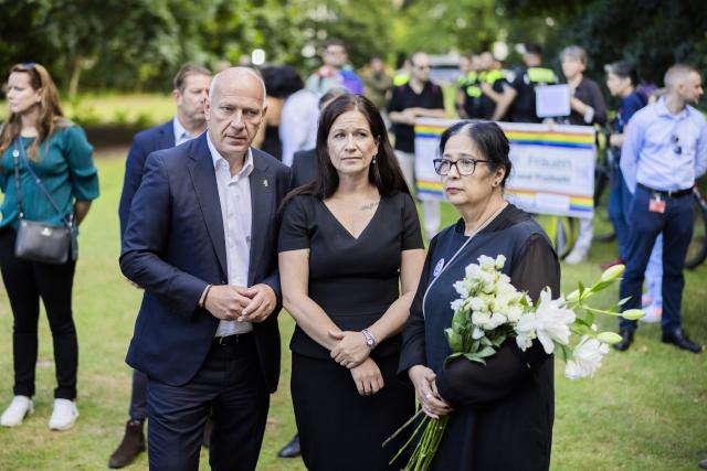 02 August 2026, Berlin: (L-R) Kai Wegner, Governing Mayor of Berlin, Katharina Guenther-Wuensch, Berlin Senator for Education, Youth, and Family, and Seyran Ates, attorney, author, and women's rights activist, attend a vigil for the victims of the attack at the CSD in Tiergarten. A man drove a vehicle into a crowd of people on the sidelines of Christopher Street Day. Photo: Christoph Soeder/dpa