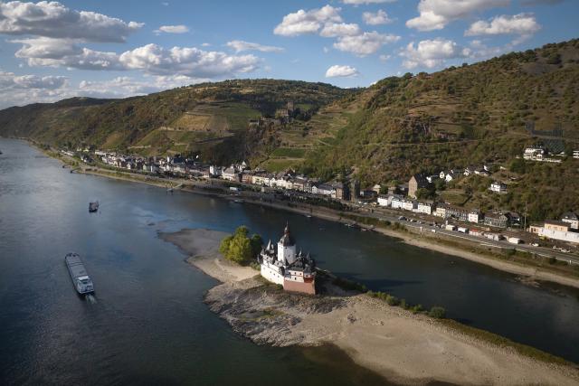 06 August 2026, Rhineland-Palatinate, Kaub: A ship sails past Pfalzgrafenstein Castle on the Rhine during a period of low water levels. Photo: Thomas Frey/dpa