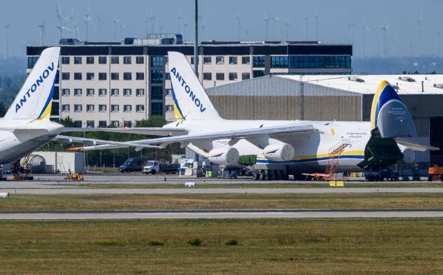 06 August 2026, Saxony, Schkeuditz: Ukrainian Antonov aircraft are parked behind a fence on the grounds of Leipzig/Halle Airport. Investigations are underway following the drone incident that occurred early Wednesday morning. According to security sources, the drone-which was equipped for an attack-was seized near a Ukrainian transport aircraft. Security authorities are on high alert. Photo: Hendrik Schmidt/dpa