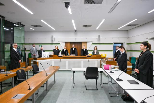 06 August 2026, Berlin: Presiding Judge Jakob Weber (C) is waiting at the Moabit Criminal Court with his associate judges, the defense attorney, the prosecutors, the legal representatives, and the joint plaintiff for the trial to begin against a 68-year-old man who is accused of rendering women unconscious with a mixture of various sleeping pills combined with alcohol and then raping them. The defendant did not appear in court. Photo: Soeren Stache/dpa