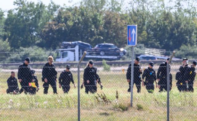 06 August 2026, Saxony, Schkeuditz: Police officers are searching the area away from the North Runway on the grounds of Leipzig/Halle Airport. Investigations are underway following the drone incident that occurred early Wednesday morning. According to security sources, the drone-which was equipped for an attack-was recovered near a Ukrainian transport aircraft. Security authorities are on high alert. Photo: Hendrik Schmidt/dpa
