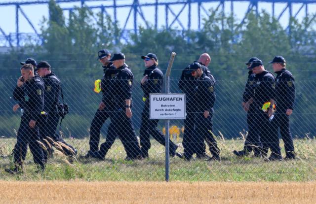 06 August 2026, Saxony, Schkeuditz: Police officers are searching the area away from the North Runway on the grounds of Leipzig/Halle Airport. Investigations are underway following the drone incident that occurred early Wednesday morning. According to security sources, the drone-which was equipped for an attack-was recovered near a Ukrainian transport aircraft. Security authorities are on high alert. Photo: Hendrik Schmidt/dpa