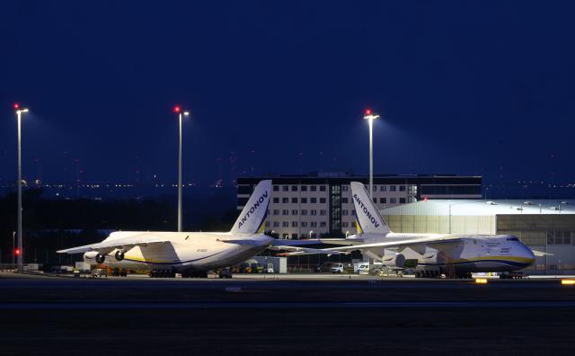 07 August 2026, Saxony, Schkeuditz: Ukrainian Antonov aircraft are parked at Leipzig/Halle Airport. An investigation is underway following a drone incident early on Wednesday. According to security sources, a drone carrying an explosive device was seized near a Ukrainian transport aircraft. Security authorities are on high alert. Photo: Hendrik Schmidt/dpa