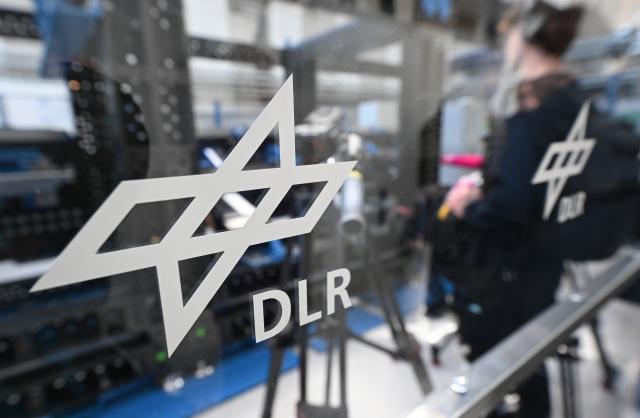 FILED - 01 April 2026, Bremen: FILE PHOTO - The DLR (German Aerospace Center) logo can be seen on the WISDOM test bench at DLR's ECOMAT research center. Photo: Carmen Jaspersen/dpa