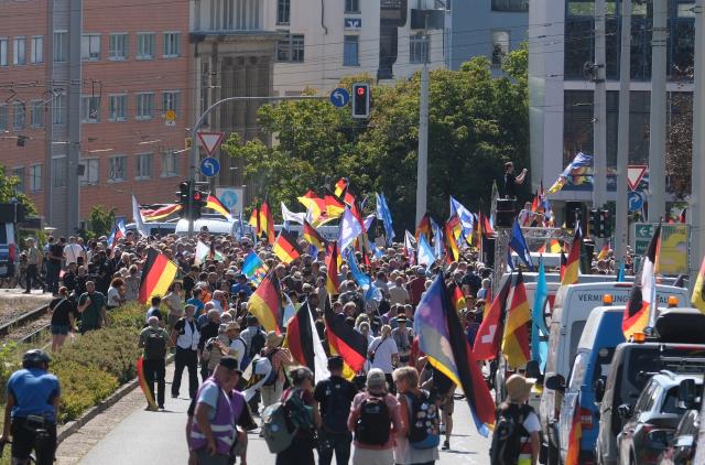08 August 2026, Saxony, Plauen: Participants in a "Project M1llion" demonstration gather at Albertplatz. Organisers expect up to 10,000 people to attend. The "Project M1llion" initiative calls, among other things, for the resignation of the current federal government and direct democracy based on the Swiss system. Photo: Sebastian Willnow/dpa