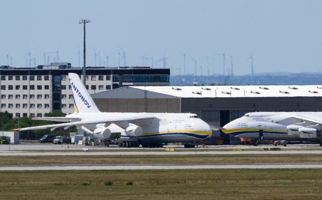 08 August 2026, Saxony, Schkeuditz: Ukrainian Antonov aircrafts parked at Leipzig/Halle Airport. Investigations are underway following a drone incident early Wednesday morning. According to security sources, a drone equipped for an attack was seized near a Ukrainian transport aircraft. Security authorities remain on high alert. Photo: Hendrik Schmidt/dpa