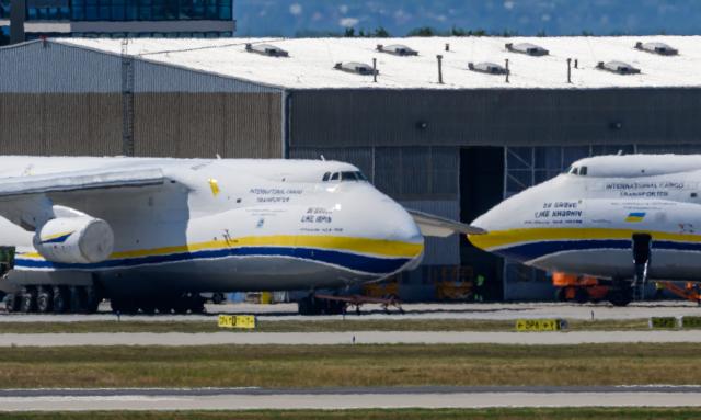 08 August 2026, Saxony, Schkeuditz: Ukrainian Antonov aircrafts parked at Leipzig/Halle Airport. Investigations are underway following a drone incident early Wednesday morning. According to security sources, a drone equipped for an attack was seized near a Ukrainian transport aircraft. Security authorities remain on high alert. Photo: Hendrik Schmidt/dpa