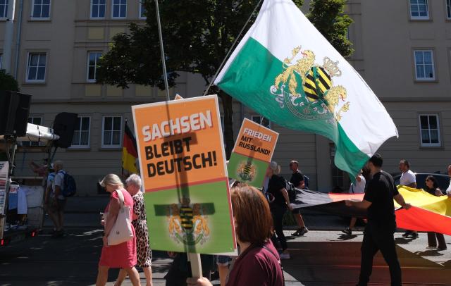 08 August 2026, Saxony, Plauen: Participants in a "Project M1llion" demonstration gather at Albertplatz. Organisers expect up to 10,000 people to attend. The "Project M1llion" initiative calls, among other things, for the resignation of the current federal government and direct democracy based on the Swiss system. Photo: Sebastian Willnow/dpa