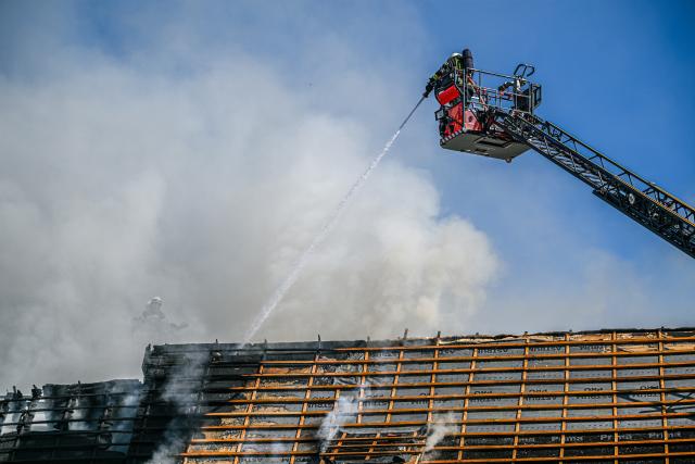08 August 2026, Baden-Württemberg, Schwaebisch Gmuend: Firefighters extinguish a fire in a building in the Old Town. Following fires in two houses, the blaze is now under control. Photo: Marius Bulling/onw-images/dpa