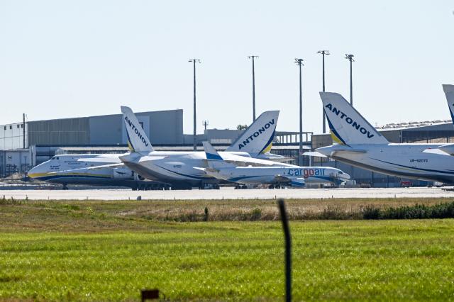 09 August 2026, Saxony, Schkeuditz: Ukrainian Antonov aircraft are parked at the Leipzig/Halle Airport. A few days ago, a drone loaded with explosives and detonators was discovered near the Ukrainian transport aircraft. Photo: Heiko Rebsch/dpa