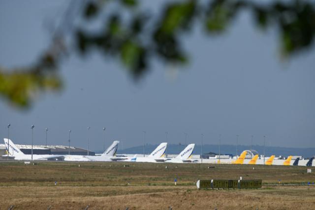 09 August 2026, Saxony, Schkeuditz: Ukrainian Antonov aircraft are parked at the Leipzig/Halle Airport. A few days ago, a drone loaded with explosives and detonators was discovered near the Ukrainian transport aircraft. Photo: Heiko Rebsch/dpa