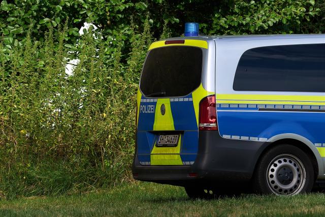 09 August 2026, Schleswig-Holstein, Heist: A police emergency vehicle is parked at the crash site of a small aircraft in Taevsmoor, near the Uetersen/Heist airfield. The pilot was killed when the small aircraft crashed at a small sports airfield west of Hamburg. Photo: Marcus Golejewski/dpa