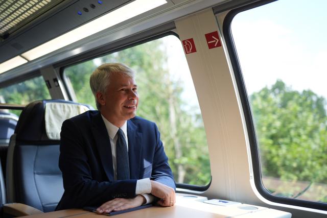 10 August 2026, Schleswig-Holstein, Pinneberg: Steffen Bilger, German Minister of Transportation, is sitting in a train compartment during the trip on the RE 7 from Pinneberg to Kiel. During his summer tour, Transportation Minister Bilger is visiting various projects in northern Germany. Photo: Marcus Brandt/dpa