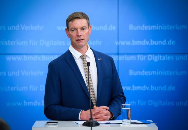 FILED - 31 July 2024, Berlin: FILE PHOTO - Dirk Engelhardt, Spokesman of the Board of the German Road Haulage, Logistics and Disposal Association (BGL), comments on the final report of the Road Freight Transport Commission at a press conference at the Federal Ministry for Digital and Transport Affairs (BMDV). Photo: Bernd von Jutrczenka/dpa