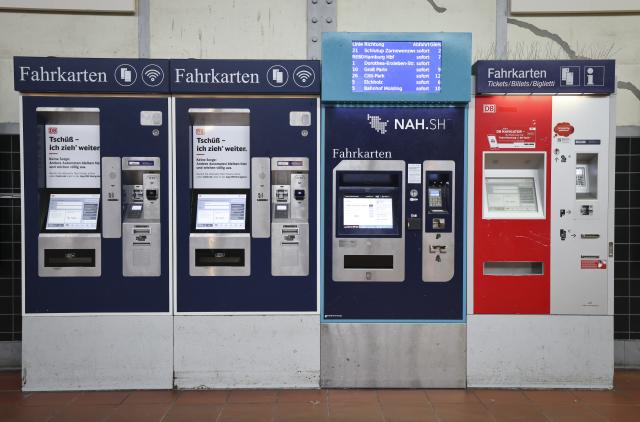 PRODUCTION - 10 August 2026, Schleswig-Holstein, Lübeck: Ticket machines can be found at Lübeck Central Station. Due to the renovation of a signal box, Lübeck Central Station will be closed from August 14-17, 2026. Photo: Christian Charisius/dpa