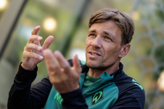 11 August 2026, North Rhine-Westphalia, Harsewinkel: Clemens Fritz, sporting director of Werder Bremen speaks at an interview during the summer training camp at the Hotel-Residence Klosterpforte. Photo: David-Wolfgang Ebener/dpa