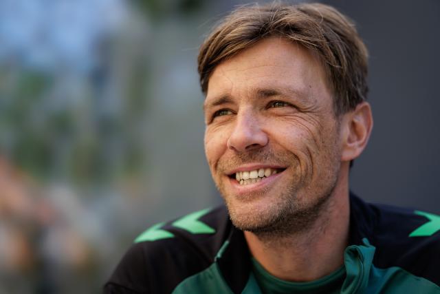 11 August 2026, North Rhine-Westphalia, Harsewinkel: Clemens Fritz, sporting director of Werder Bremen speaks at an interview during the summer training camp at the Hotel-Residence Klosterpforte. Photo: David-Wolfgang Ebener/dpa
