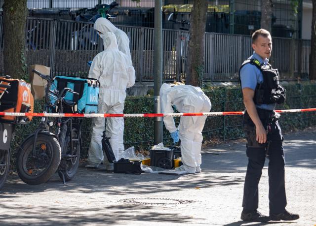 11 August 2026, Hesse, Frankfurt am Main: Forensic investigators work on the scene following a homicide on a public street in Frankfurt. Photo: Boris Roessler/dpa