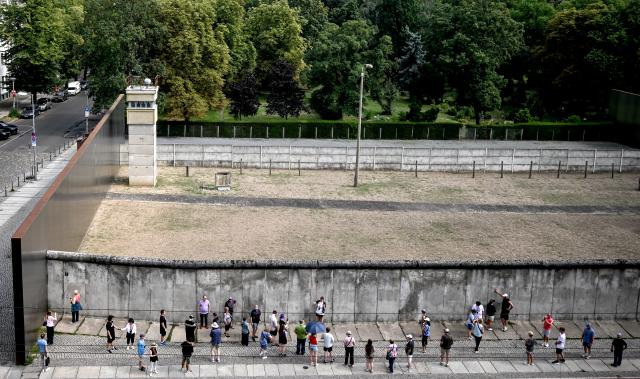 PRODUCTION - 04 August 2026, Berlin: The Berlin Wall Memorial on Bernauer Strasse. In 1961, the GDR began construction of the Berlin Wall. Photo: Britta Pedersen/dpa