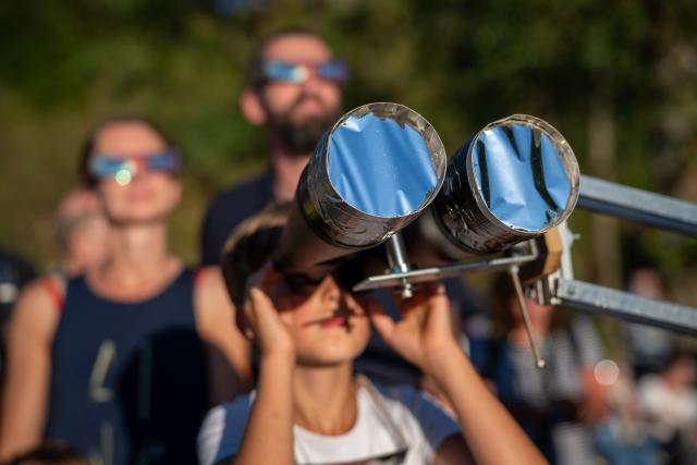 12 August 2026, Rhineland-Palatinate, Schalkenmehren: People watch the partial solar eclipse near the Hoher List Observatory on the L64 near Schalkenmehren in the Eifel region. Photo: Harald Tittel/dpa