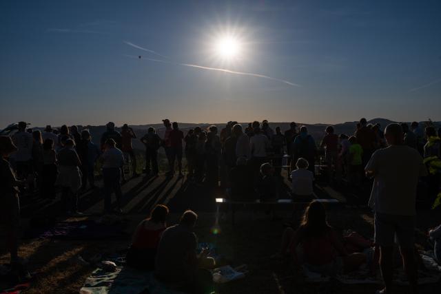 12 August 2026, Rhineland-Palatinate, Schalkenmehren: People watch the partial solar eclipse near the Hoher List Observatory on the L64 near Schalkenmehren in the Eifel region. Photo: Harald Tittel/dpa