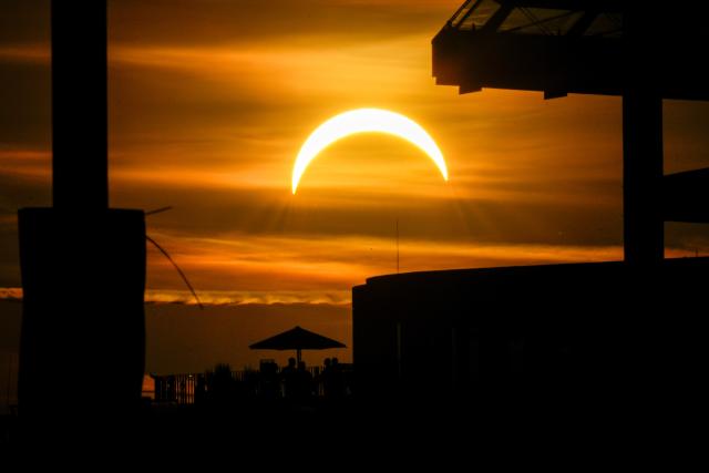 12 August 2026, Berlin: A partial solar eclipse can be seen behind the silhouette of Berlin Central Station. Photo: Soeren Stache/dpa