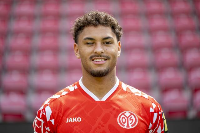 FILED - 14 July 2025, Rhineland-Palatinate, Mainz: FILE PHOTO - Mainz's Armindo Sieb poses for a photo during the 1. FSV Mainz 05 photo  session. Photo: Torsten Silz/dpa - IMPORTANT NOTE: In accordance with the regulations of the DFL German Football League and the DFB German Football Association, it is prohibited to utilize or have utilized photographs taken in the stadium and/or of the match in the form of sequential images and/or video-like photo series.