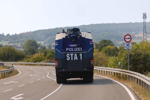 14 August 2026, North Rhine-Westphalia, Hürtgenwald: A water cannon belonging to the Federal Police is on its way to the scene of the wildfire in the Hürtgenwald. Several hundred hectares of forest are ablaze. Photo: Thomas Banneyer/dpa