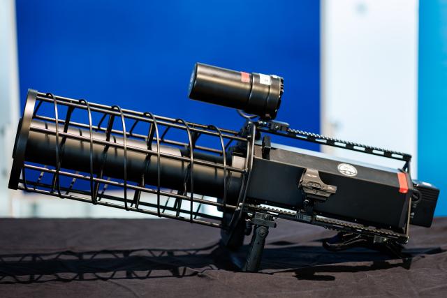 14 August 2026, Bavaria, Nuremberg: A handheld jammer designed to interrupt the radio signal between a remote control and a drone is on display at a press conference at Nuremberg Airport focused on drone detection and defense. To best prepare the Bavarian police for current and future developments in this area and to further expand existing capabilities, the Drone Competence and Defense Center (DKAZ) began operations in Erding on April 1, 2026. Photo: Daniel Karmann/dpa
