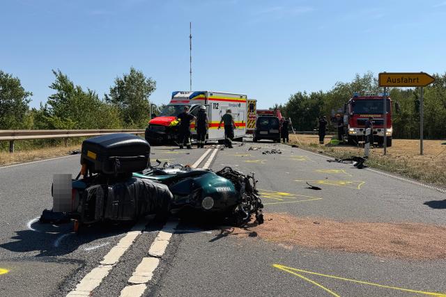 14 August 2026, Lower Saxony, Lingen (Ems): A motorcycle lies on Federal Highway 70 near Lingen following a collision with an ambulance. One motorcyclist was killed in the head-on collision. Photo: Matthias Brüning/dpa