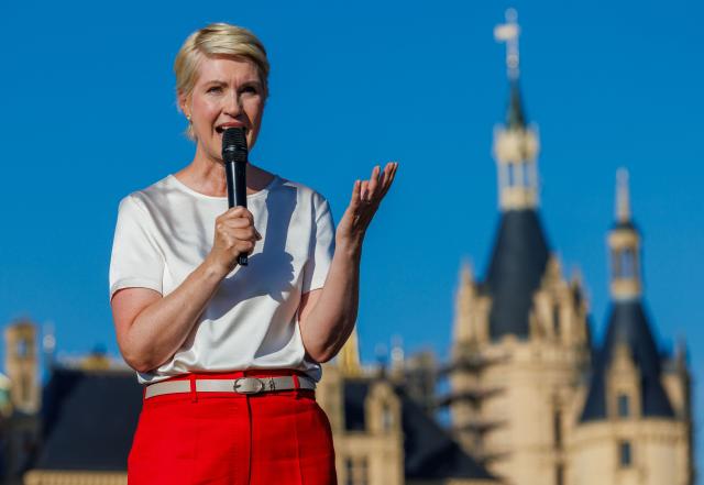 14 August 2026, Mecklenburg-Western Pomerania, Schwerin: Manuela Schwesig, Minister-President of Mecklenburg-Western Pomerania, speaks at the SPD's campaign launch for the state election in front of Schwerin Castle. A new state parliament will be elected in Mecklenburg-Western Pomerania on September 20, 2026. Photo: Jens Büttner/dpa