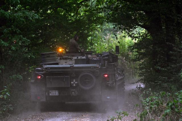 15 August 2026, North Rhine-Westphalia, Huertgenwald: A German Armed Forces recovery tank deploys to fight the wildfire in the Huertgenwald. Photo: Federico Gambarini/dpa
